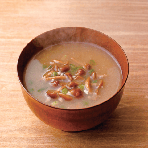 A refined umami that brings out the natural depth of nameko.