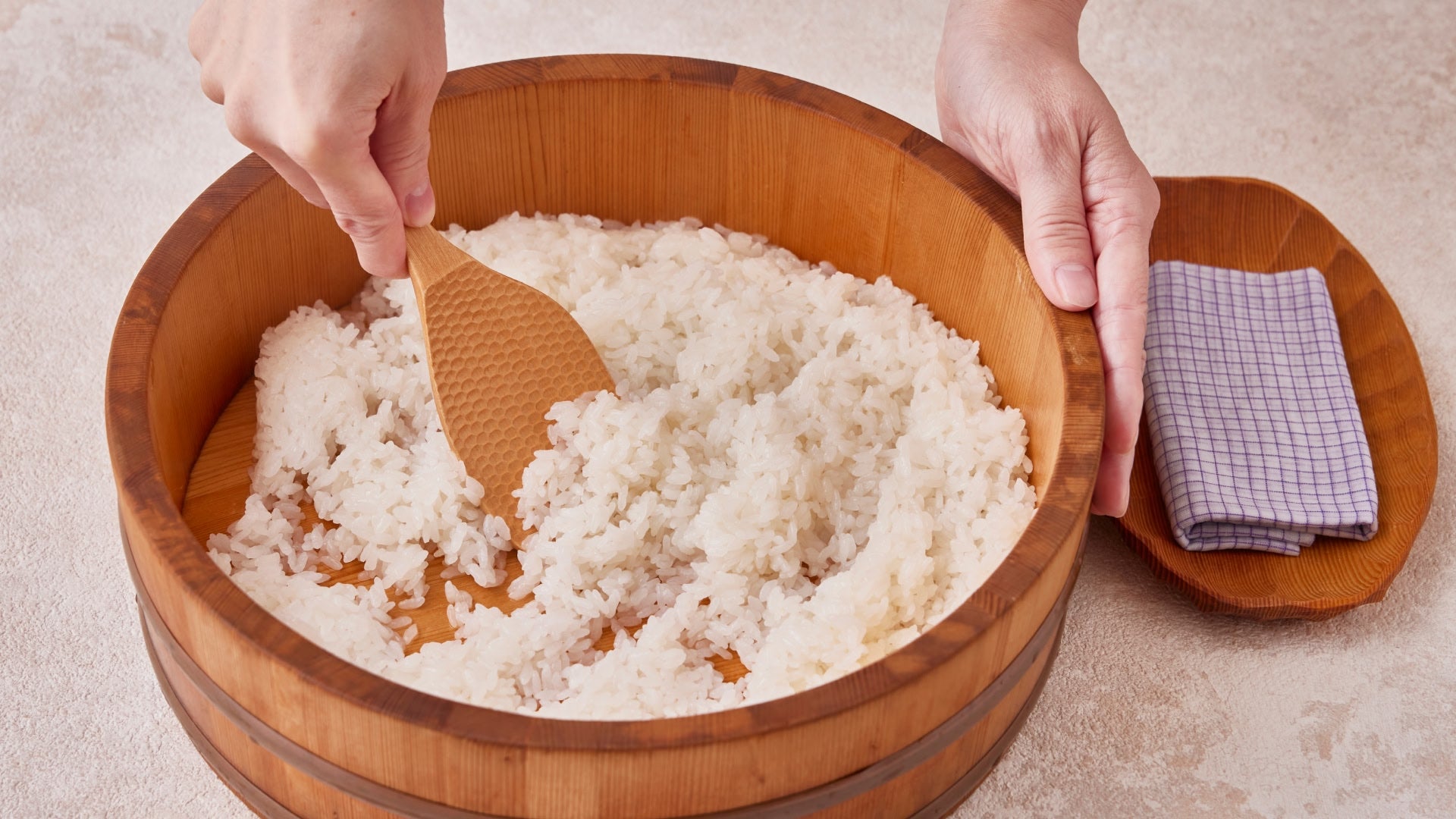 How to Use Rice Vinegar for Sushi