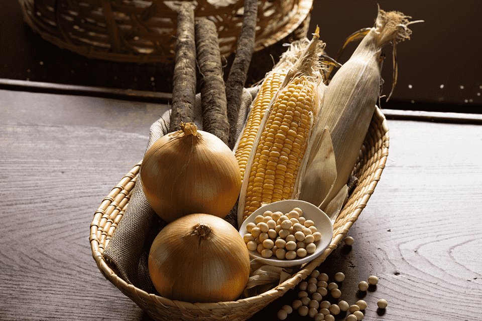 A savory vegetable dashi centered around the natural sweetness of corn.