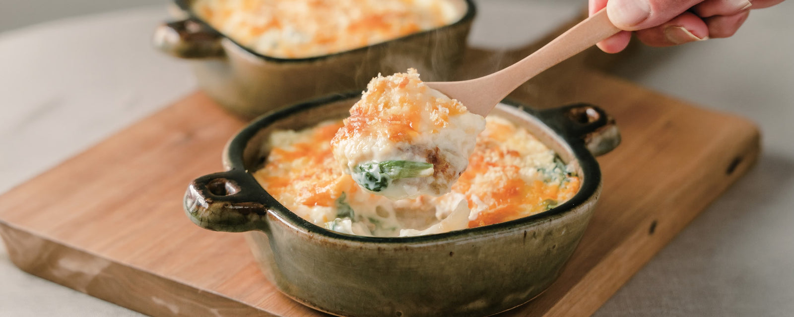 Creamy Corn Dashi Chicken Gratin with spinach and a golden-brown cheese topping, freshly baked and served hot.